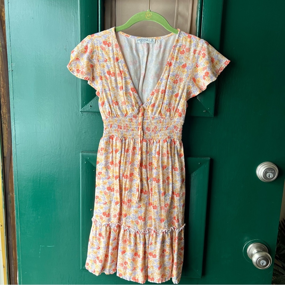 Arizona Jean Company Floral V-Neck Dress in Peach, Yellow & Cream size XS